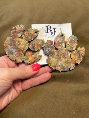 Remnant Jewelry- Clemson Tiger Paw Dangle Earrings🐯